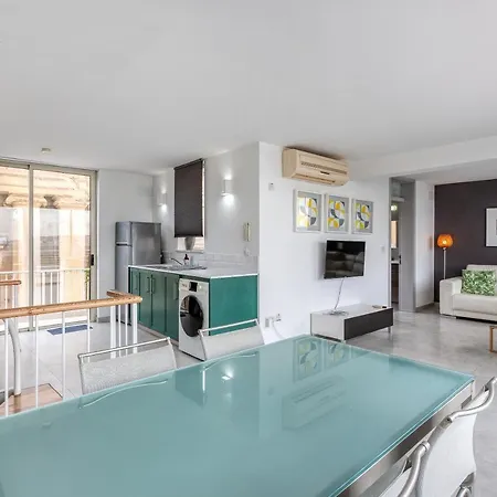 49/3 Seafront Duplex Penthouse In Βαλέτα