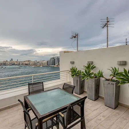 49/3 Seafront Duplex Penthouse In Βαλέτα