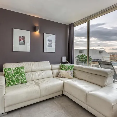 49/3 Seafront Duplex Penthouse In * Valletta