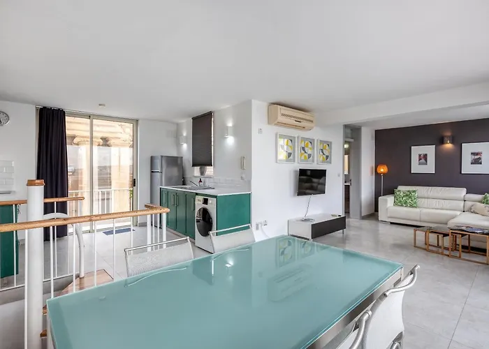 49/3 Seafront Duplex Penthouse In Βαλέτα