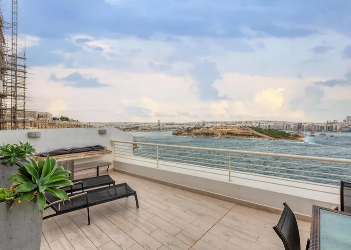 49/3 Seafront Duplex Penthouse In *