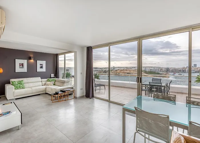 49/3 Seafront Duplex Penthouse In