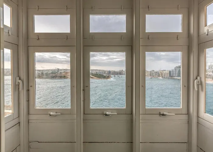 49/3 Seafront Duplex Penthouse In Βαλέτα