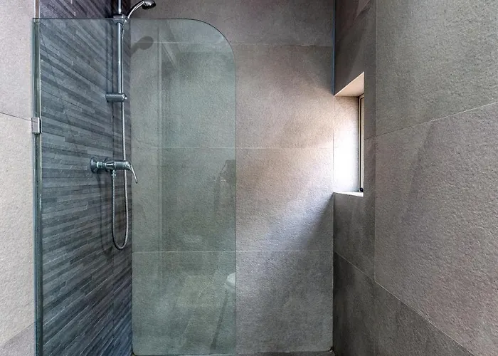 49/3 Seafront Duplex Penthouse In Valletta