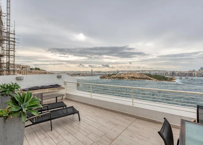 Daire 49/3 Seafront Duplex Penthouse In