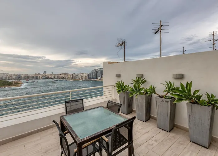 49/3 Seafront Duplex Penthouse In Valletta